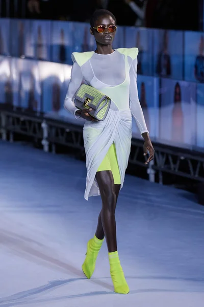 Look 15